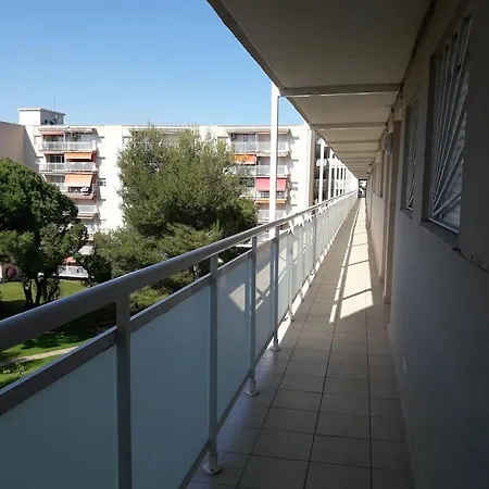 En Complejo Residencial * Салоу