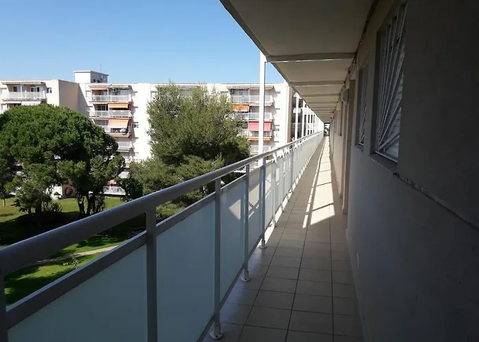 En Complejo Residencial * 萨洛